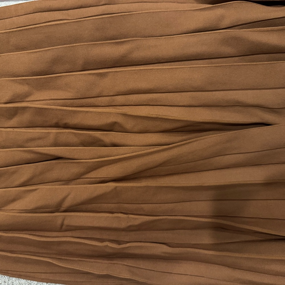 Apparalel Infinity Skirt - Picture 2 of 3